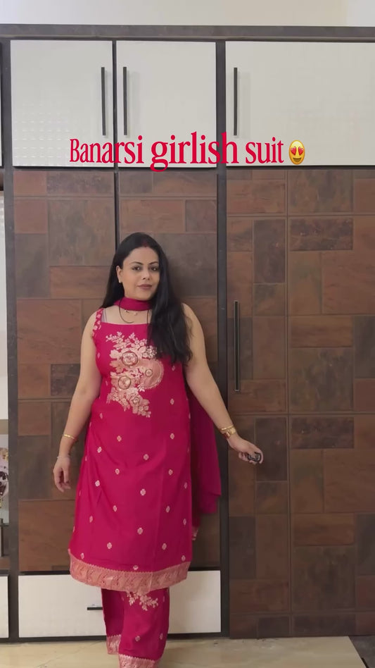 Banarsi Sleeveless Suit Set